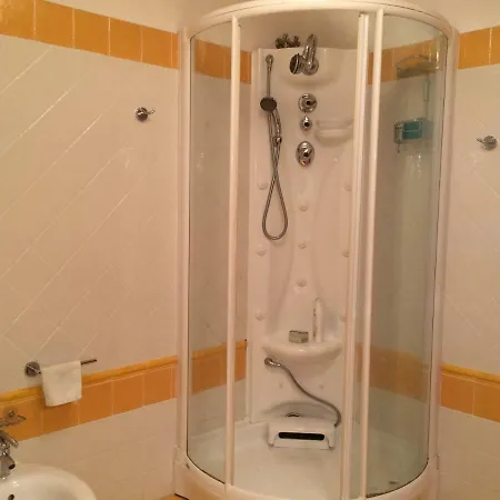 Con Piscina A Imperia, Italy