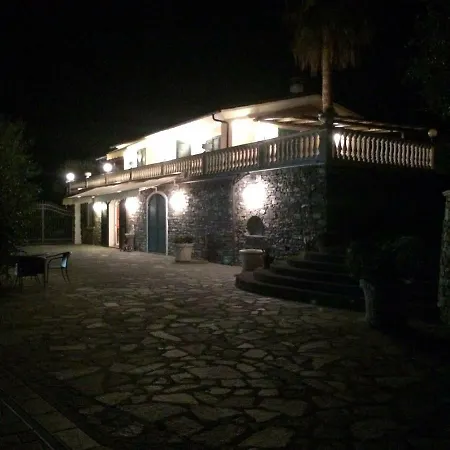 Villa Con Piscina A Imperia, Italy