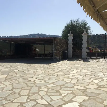 Villa Con Piscina A Imperia, Italy *