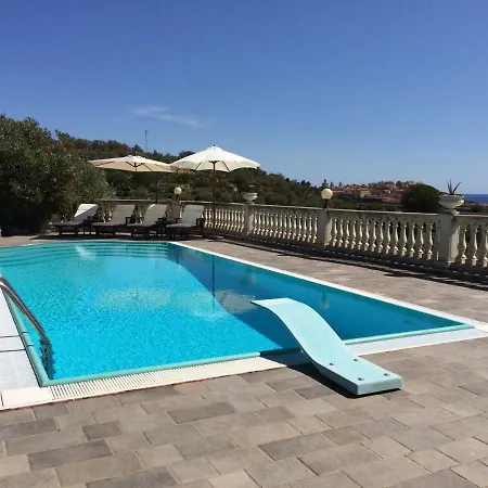 Con Piscina A Imperia, Italy *