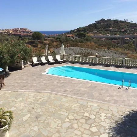 Villa Con Piscina A Imperia, Italy
